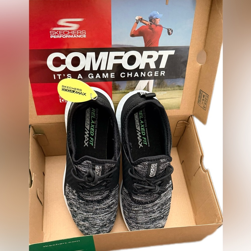Skechers Relaxed Fit light weight golf shoe